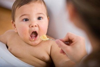 Mách mẹ chiêu mua đồ ăn dặm cần thiết cho bé đầy đủ, an toàn nhất