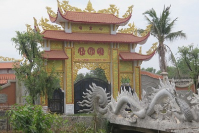 Nhà thờ Tổ của NSƯT Hoài Linh có thể tiếp tục xây dựng vào tháng 4/2016