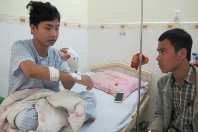 Đà Nẵng: 2 kẻ lạ mặt chém người tới tấp ngay trong nhà nghi mâu thuẫn từ vay nóng