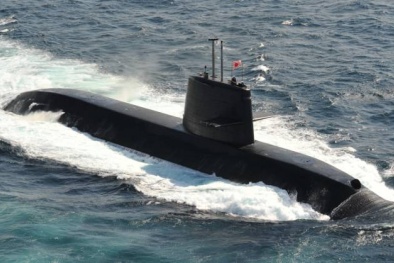Tàu chiến Nhật rầm rập kéo vào cảng Subic, chỉ cách Biển Đông 200km