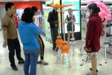 Máy sấy quần áo 'sốt xình xịch' vì trời nồm ẩm kéo dài