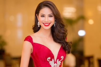 ‘Người phụ nữ của năm’ Phạm Hương đẹp hút hồn với đầm xẻ táo bạo