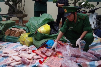 Hàng tấn thịt đông lạnh siêu bẩn bị 'phanh phui'