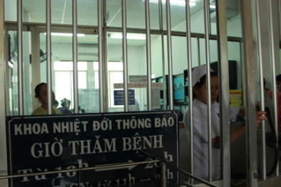 Nữ bệnh nhân lẻn vào bệnh viện Chợ Rẫy, khóa cửa rồi đổ xăng tự thiêu