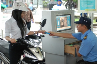 Bất chấp quy định, nhiều bãi giữ xe tại các bệnh viện công lập thu giá cao