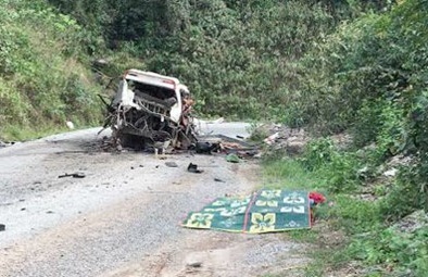 Tin mới nhất vụ nổ xe khách chở người Việt ở Lào: 9 thi thể lẫn giữa thuốc pháo