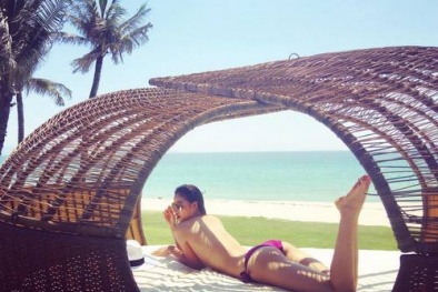 Facebook sao 3/6: HH Phạm Hương bán nude, khoe vòng 3 cuốn hút