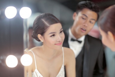 Kỳ Hân diện váy cưới vai trần xuyên thấu bên Mạc Hồng Quân