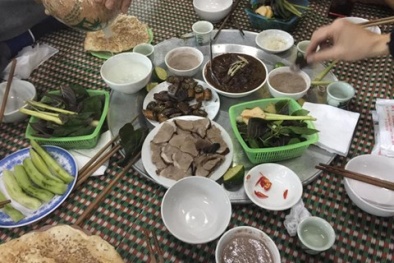 Đắk Lắk: 8 người nhập viện cấp cứu vì ăn thịt chó