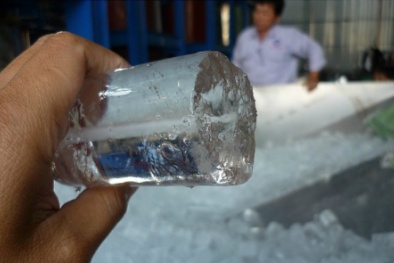 Càng nóng, bệnh từ nước đá 'bẩn' càng nhiều