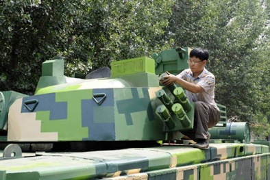 Nông dân tự đóng xe tăng hoạt động giống hệt như thật