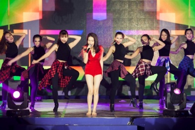 Đông Nhi, Hòa Minzy gây bão phố đi bộ Nguyễn Huệ với vũ đạo bốc lửa 