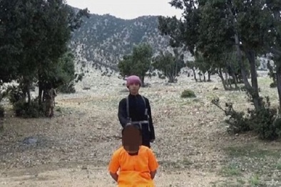 Gián điệp từ Taliban chết tức tưởi dưới tay đao phủ IS nhí 