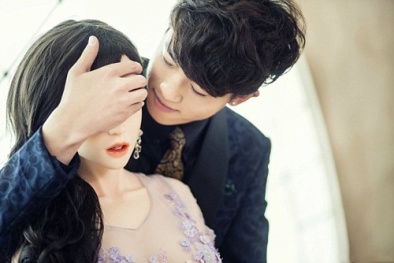'Phát sốt' với những hình ảnh quý ông âu yếm búp bê tình dục