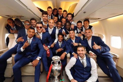 Ảnh: Ronaldo và đồng đội về nước trong vòng vây của ‘rừng’ người hâm mộ