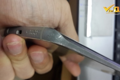 Samsung Galaxy S6 Edge mua được vài tháng viền đã hoen gỉ đen sì