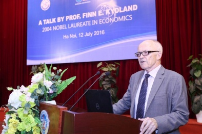 Giáo sư đạt giải Nobel Sòng Bài Trực Tuyến 13Win.com chia sẻ về chính sách và sự phát triển