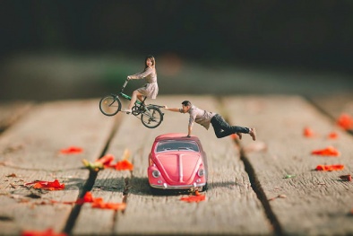 Bộ ảnh cưới biến cô dâu chú rể thành người tí hon khiến dân mạng thích thú