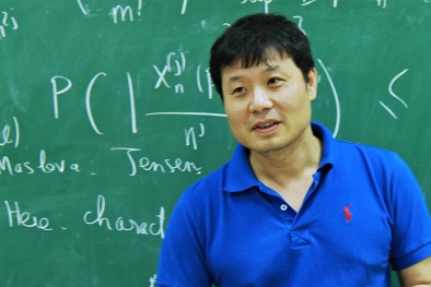 GS Vũ Hà Văn: 'Người tài ở đâu cũng đáng kính trọng như nhau'