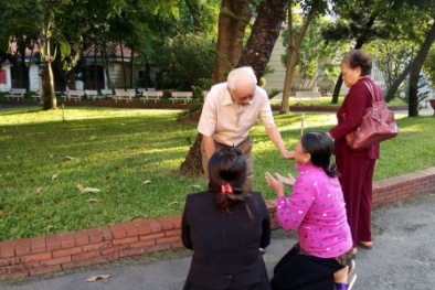 Tin pháp luật an ninh 24h qua: Mẹ Vũ Văn Tiến khóc ngất, quỳ lạy xin tha thứ