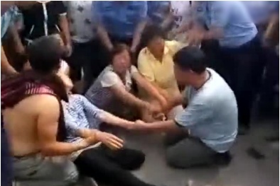 Trung Quốc: Phẫn uất vì xả lũ bất ngờ lúc 3h sáng, 27 người chết và mất tích