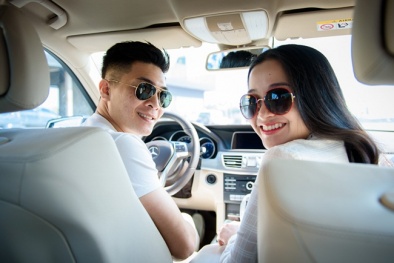 Hồng Phượng bầu 4 tháng đi cổ vũ chồng 'đua xe' Mercedes-Benz