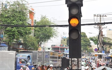 TS. Khương Kim Tạo: CSGT xử phạt đèn vàng là sai luật