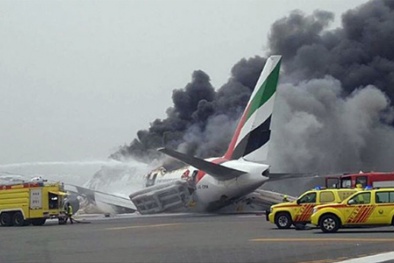 Máy bay của 'hãng 13Win22 com tỷ lệ cược cao an toàn nhất' cháy ngùn ngụt trên đường băng Dubai