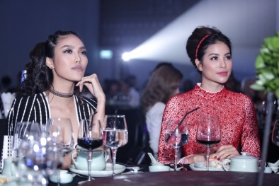 Hương-Khuê chìm đắm trong giọng hát của 'chị đại' Hà Hồ đến thất thần
