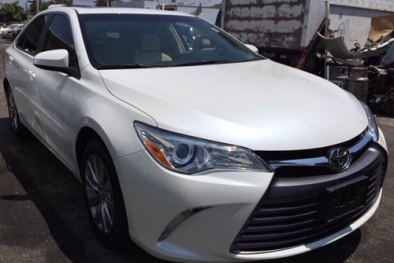 Toyota Camry 2015 nhập 'lướt' giá 1,8 tỷ tại Việt Nam