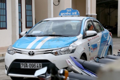 Lái xe taxi A13win Ưu đãi Vip cướp tài sản, đập đầu nữ hành khách vào nắp capô
