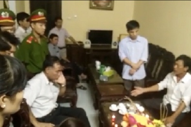 Đặt thi thể hài nhi lên bàn làm việc của giám đốc bệnh viện
