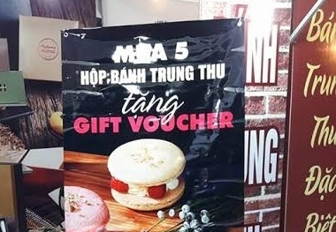 Một tuần trước rằm Trung thu: Khuyến mãi kiểu gì bánh trung thu vẫn ế chỏng chơ 