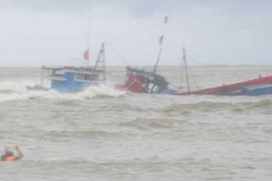Tin mới nhất bão số 4: Bão suy yếu, Nghệ An đến Huế mưa to