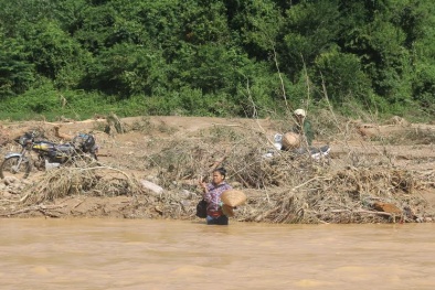 Chùm ảnh cảnh tượng tan hoang, kinh hoàng khi cơn lũ quét đi qua