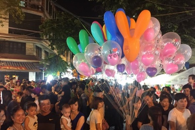 Phố cổ Hà Nội chật kín người dịp Tết Trung thu 2016