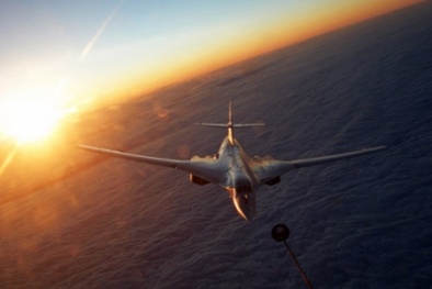 Sốc: Tu-160 vừa bay 600 km/h vừa tiếp nhiên liệu 