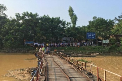 Thanh Hóa: Va chạm nhau trên cầu phao, 2 người chết đuối thương tâm