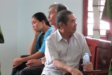 Hiệu trưởng bị truy tố tham ô đổ tội cho thuộc cấp