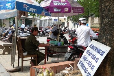 Đóng cửa bãi gửi xe ở Bệnh viện Bạch Mai: Người dân gửi xe ở đâu?