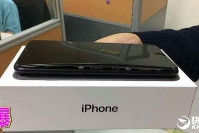 iPhone 7 Plus bị phồng pin, thân máy tách đôi