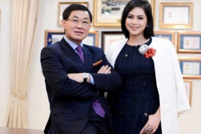 Bố mẹ chồng Hà Tăng trở thành cặp đôi ‘quyền lực’ của thời trang thế giới