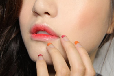 Mẹo tô son lì lên màu cực chuẩn mà không bị khô môi trong mùa đông