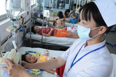 Trẻ em mắc sốt xuất huyết: Các ông bố, bà mẹ không nên tự ý mua thuốc