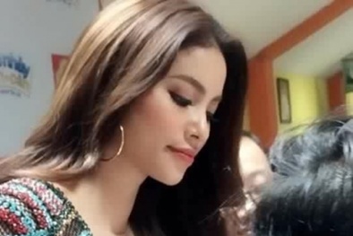 ‘Lật tẩy’ nhan sắc thật của Phạm Hương khi bị fan chụp lén