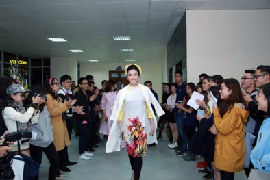 Bị viêm họng, Huyền My vẫn mặc áo dài mỏng manh đi làm giám khảo