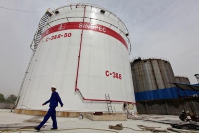 Giá dầu tăng mức kỷ lục trước đề xuất đóng băng sản lượng của OPEC