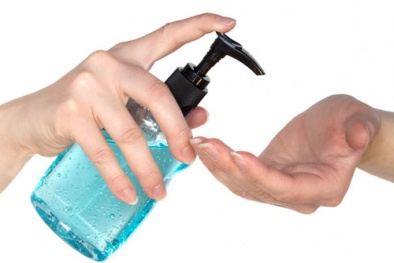 6 tác hại đáng sợ khi quá lạm dụng nước rửa tay khô