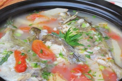 Cách làm món canh cá nấu chua thơm ngon nóng hổi vừa thổi vừa ăn