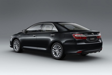 Toyota Camry 2016 mới về VN, giá giảm cả chục triệu đồng có hấp dẫn?